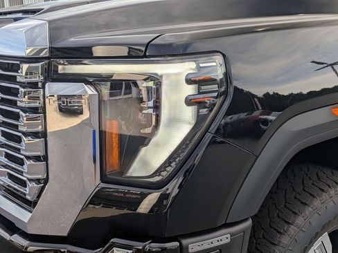 New 2025 GMC Sierra 2500 Denali w/ Denali Reserve Package AWD/4WD image 7