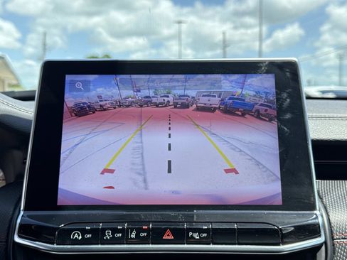 Used 2025 Jeep Compass Trailhawk image 25