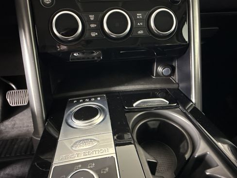 Used 2017 Land Rover Discovery First Edition AWD/4WD image 22