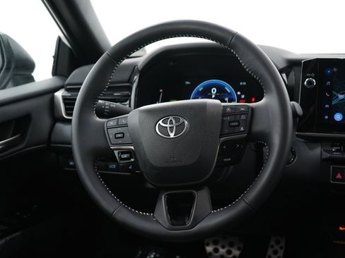 Used 2025 Toyota Camry SE AWD/4WD image 15