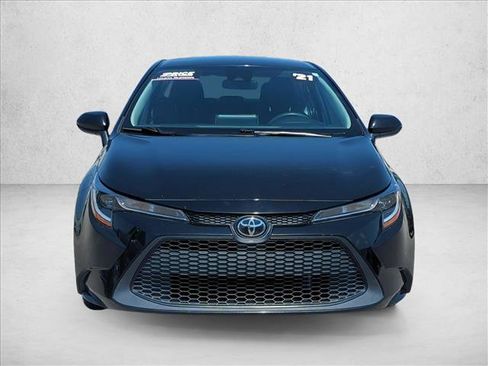 Used 2021 Toyota Corolla LE FWD image 2
