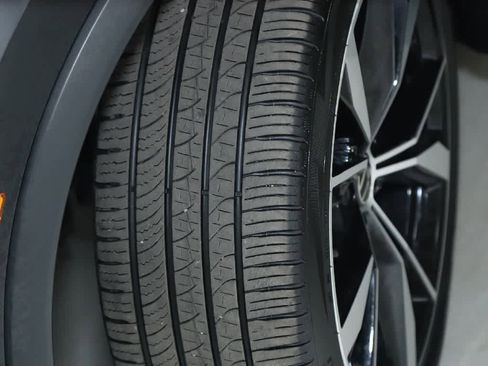 Certified 2022 Volkswagen Tiguan SEL R-Line image 38