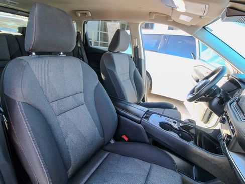 Used 2024 Nissan Rogue SV FWD image 17