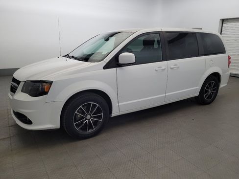 Used 2018 Dodge Grand Caravan SE FWD image 2