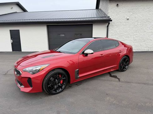 Used 2018 Kia Stinger GT2 image 2