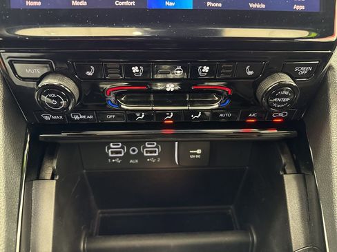 Used 2024 Jeep Grand Cherokee Overland w/ Trailer Tow Package image 34