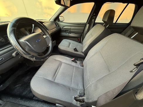 Used 2009 Ford Crown Victoria Police Interceptor image 10