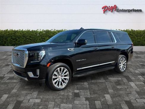 Used 2024 GMC Yukon XL Denali w/ Advanced Technology Package image 4