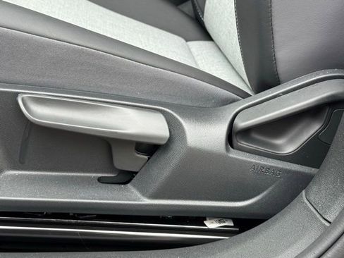 Used 2025 Volkswagen ID.4 Pro image 18