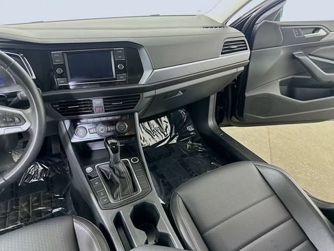 Used 2024 Volkswagen Jetta SE FWD image 19