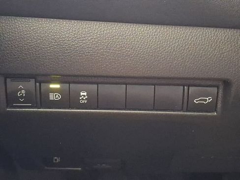 Certified 2021 Toyota Venza LE AWD/4WD image 31