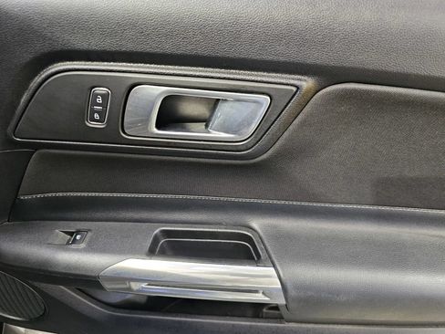 Used 2018 Ford Mustang GT RWD image 6