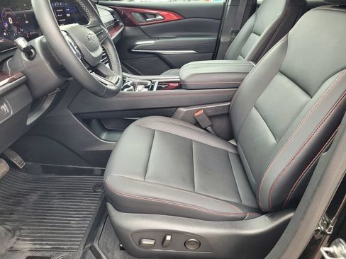 Used 2025 Chevrolet Traverse Z71 AWD/4WD image 9