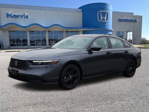 Certified 2025 Honda Accord SE image 2