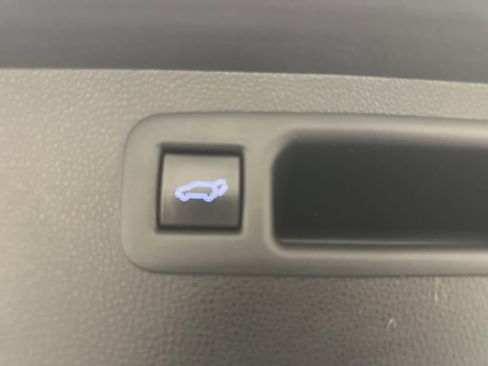 Used 2021 Toyota Highlander XLE image 34