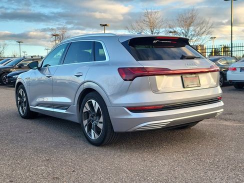 Used 2022 Audi e-tron Premium Plus w/ Premium Plus Package AWD/4WD image 6
