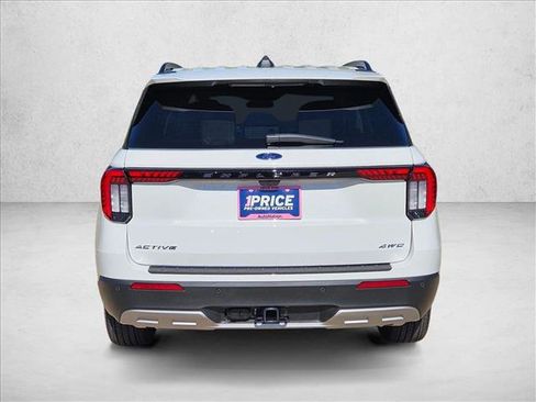Used 2025 Ford Explorer Active w/ Active Comfort Package image 7