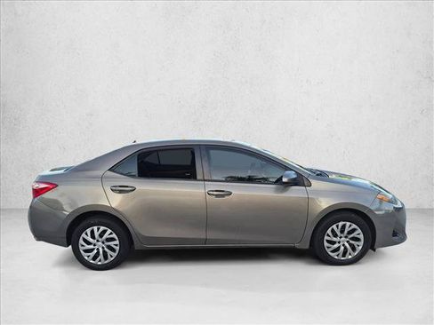Used 2018 Toyota Corolla LE FWD image 4