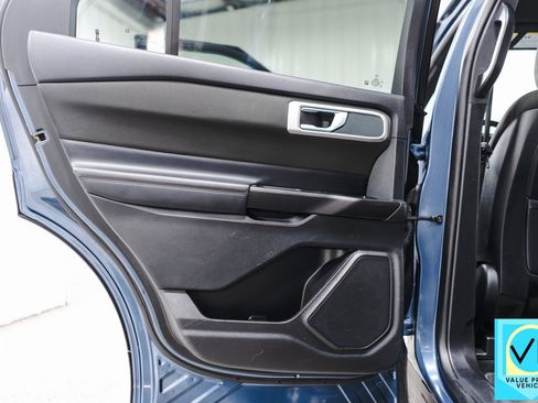Used 2020 Ford Explorer XLT image 27