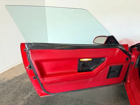 Used 1988 Chevrolet Corvette Convertible RWD image 10