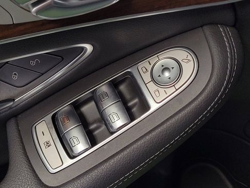 Used 2019 Mercedes-Benz C 300 Sedan image 27