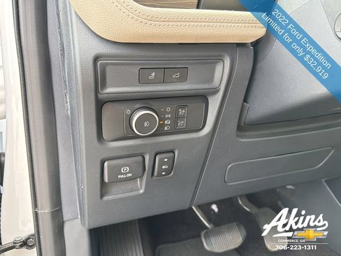 Used 2022 Ford Expedition Limited RWD image 16