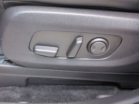 Certified 2023 Kia Carnival LX FWD image 24