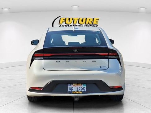 Used 2023 Toyota Prius LE FWD image 8