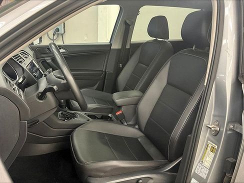 Used 2021 Volkswagen Tiguan SE image 21