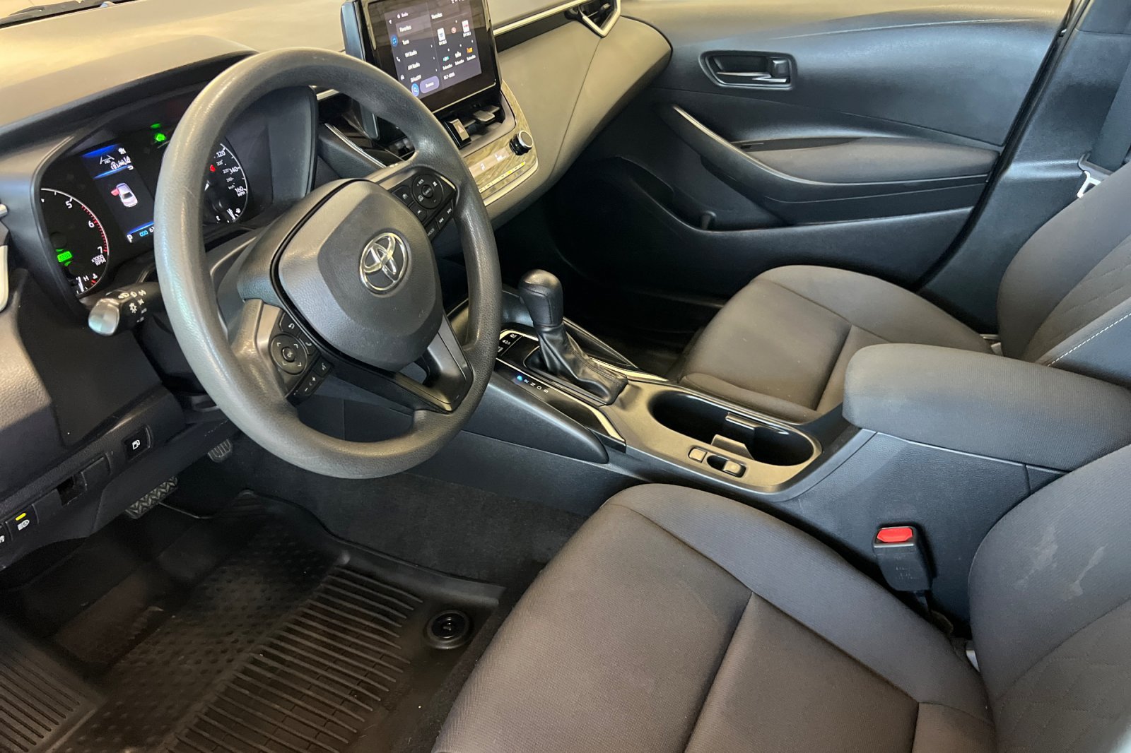 Used 2024 Toyota Corolla LE FWD image 9