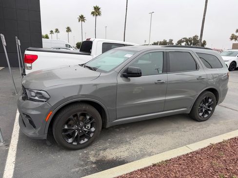 Used 2024 Dodge Durango SXT w/ SXT Blacktop Group RWD image 2