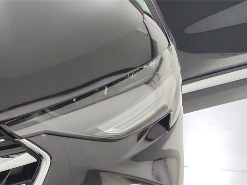 Used 2021 Buick Envision Essence w/ Technology Package I FWD image 31