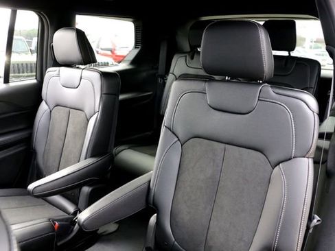 New 2025 Jeep Grand Cherokee L Laredo image 19