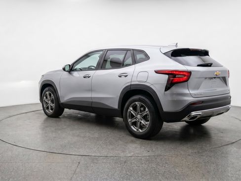 Used 2025 Chevrolet Blazer LT FWD image 6
