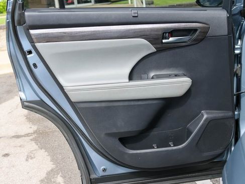 Used 2021 Toyota Highlander Limited image 15