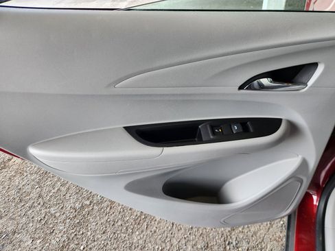 Used 2020 Chevrolet Bolt Premier w/ Infotainment Package image 12