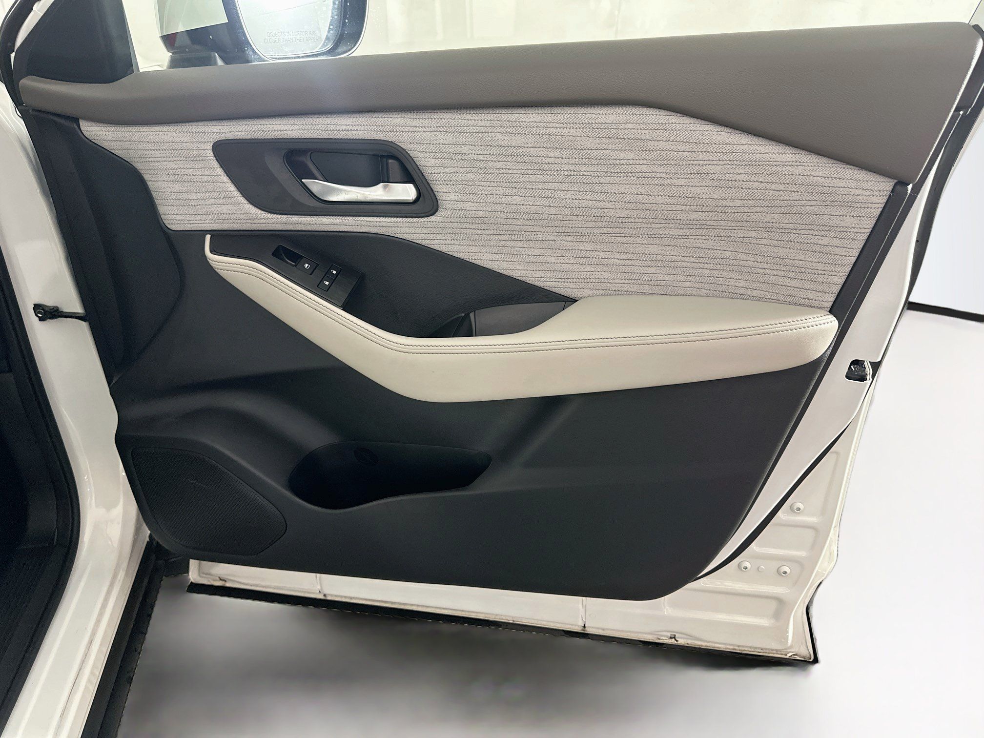 Used 2023 Nissan Rogue SV FWD image 31