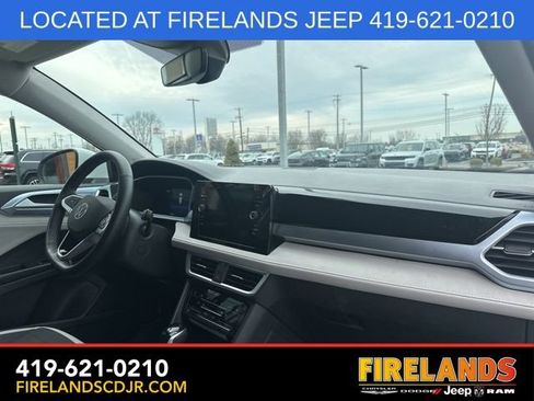 Used 2025 Volkswagen Taos SE image 15