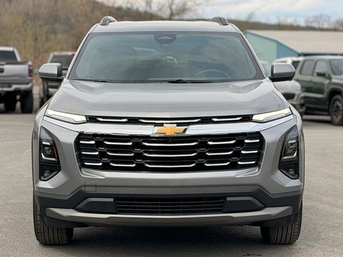 Used 2025 Chevrolet Equinox LT w/ Convenience Package II image 2