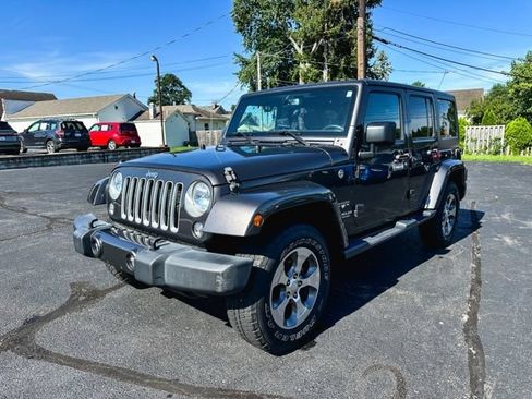 Used 2017 Jeep Wrangler Unlimited Sahara AWD/4WD image 3