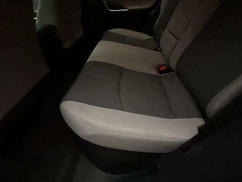 Used 2019 Toyota RAV4 XLE w/ Convenience Package AWD/4WD image 17
