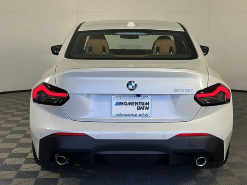 Used 2025 BMW 230i Coupe w/ M Sport Package image 8