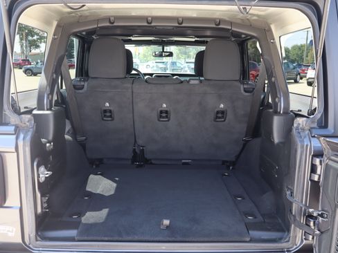 Used 2021 Jeep Wrangler Unlimited Sahara w/ LED Lighting Group AWD/4WD image 27
