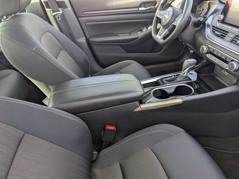 Used 2024 Nissan Altima 2.5 SV image 11