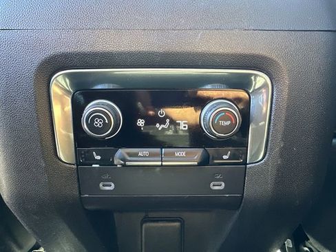 Used 2022 Chevrolet Suburban LT w/ LT Signature Plus Package AWD/4WD image 20