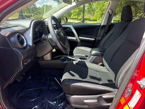 Used 2017 Toyota RAV4 LE FWD image 12