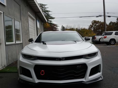 Used 2018 Chevrolet Camaro ZL1 image 8