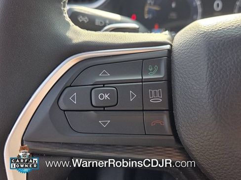 Used 2025 Jeep Grand Cherokee L Altitude AWD/4WD image 27