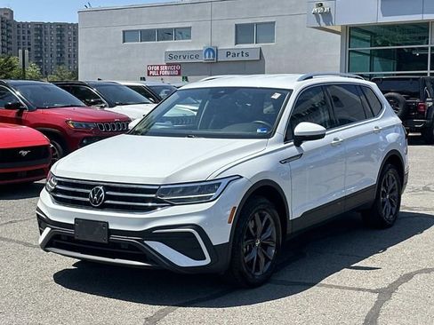 Used 2022 Volkswagen Tiguan SE AWD/4WD image 6