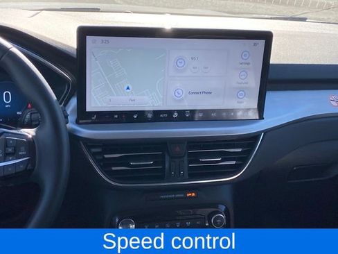 Used 2024 Ford Escape Platinum image 9